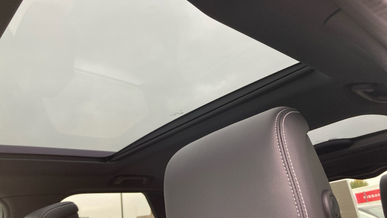 Land Rover Discovery 3.0 D300 Dynamic SE 5dr Auto Diesel Station Wagon